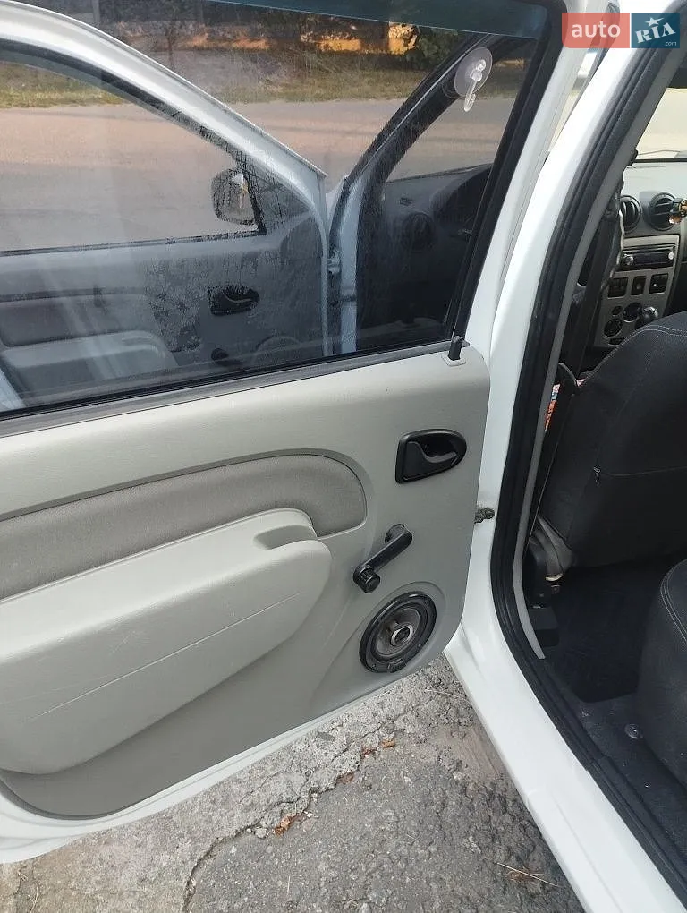 2010 Renault Logan - мініатюра 10