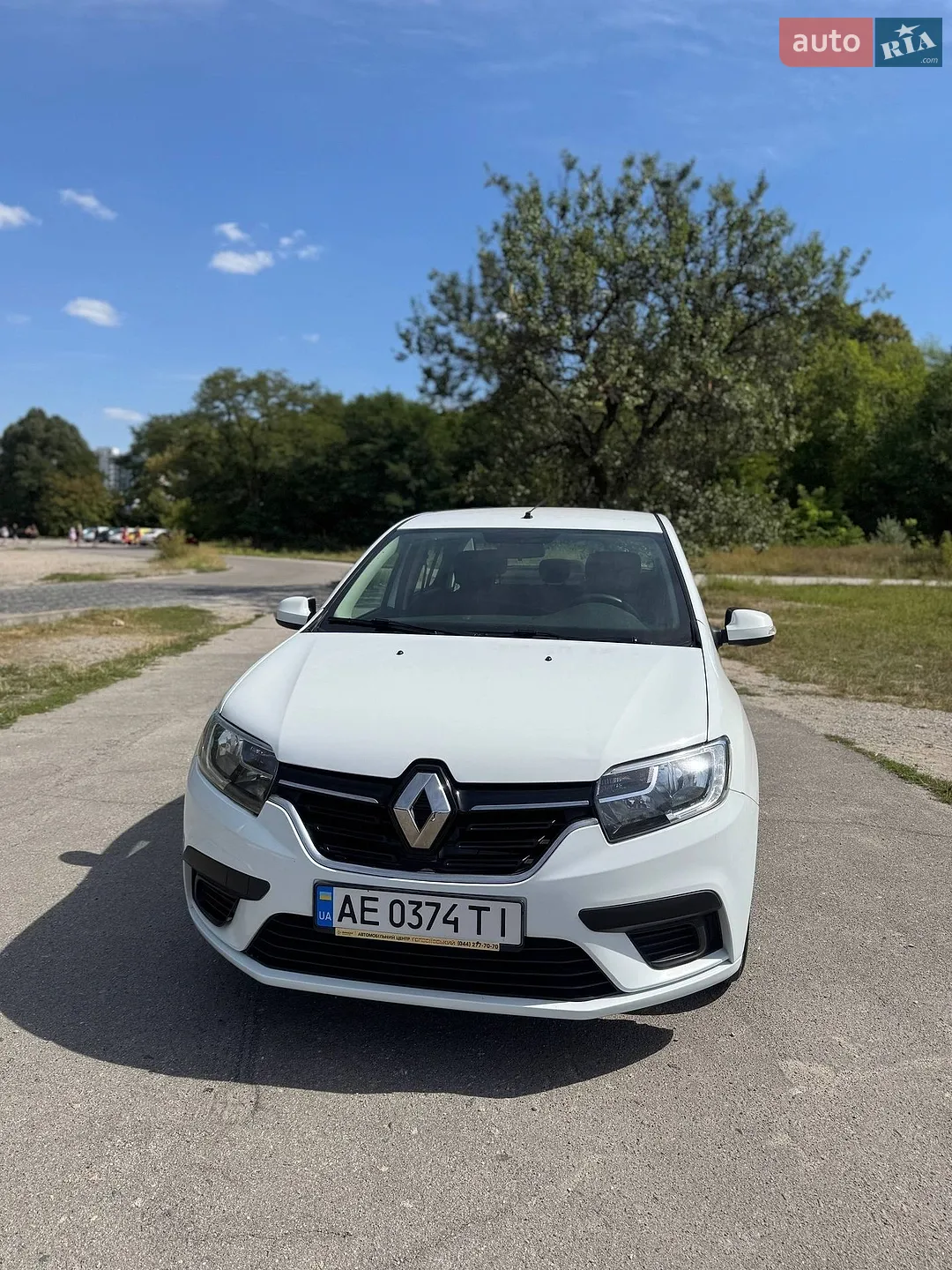 2019 Renault Logan - фото 1