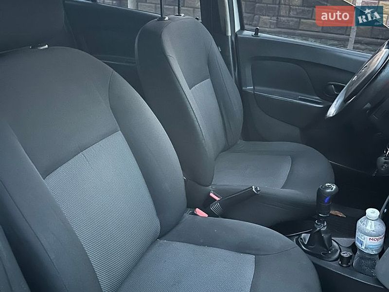 Седан Renault Logan 2014 в Ровно