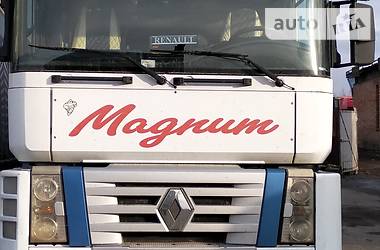 Тягач Renault Magnum 2004 в Староконстантинове