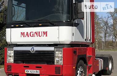 Тягач Renault Magnum 2000 в 