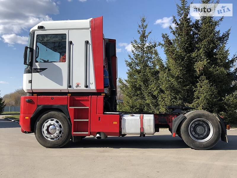 Тягач Renault Magnum 2000 в 