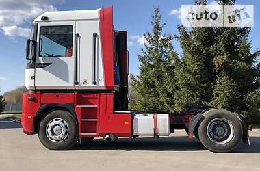Тягач Renault Magnum 2000 в 