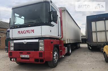Тягач Renault Magnum 2000 в 