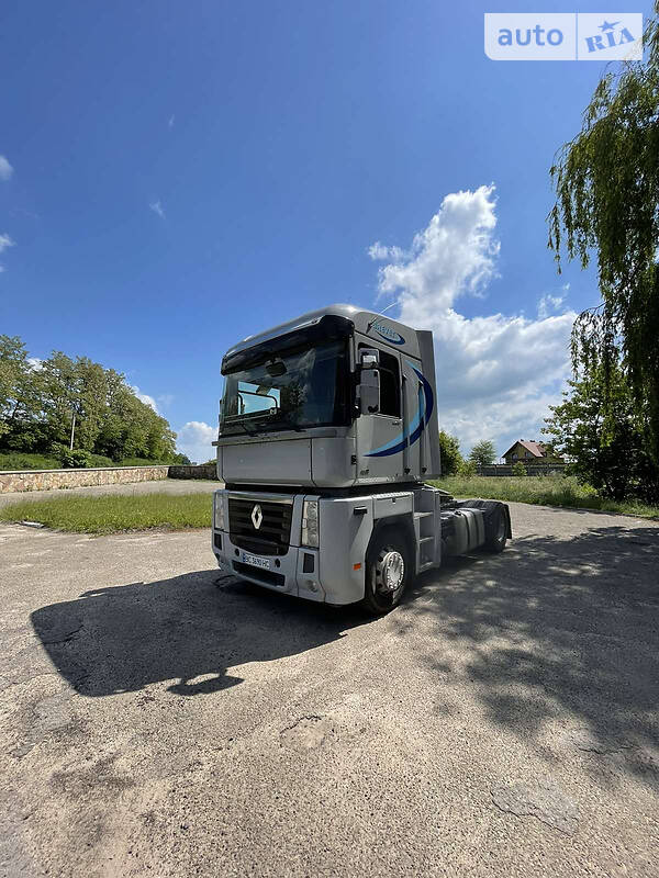 Тягач Renault Magnum 2011 в Мостиске