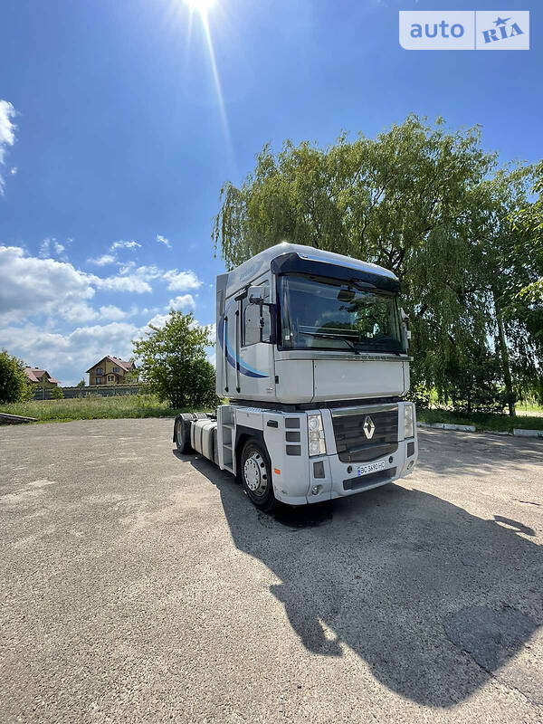Тягач Renault Magnum 2011 в Мостиске