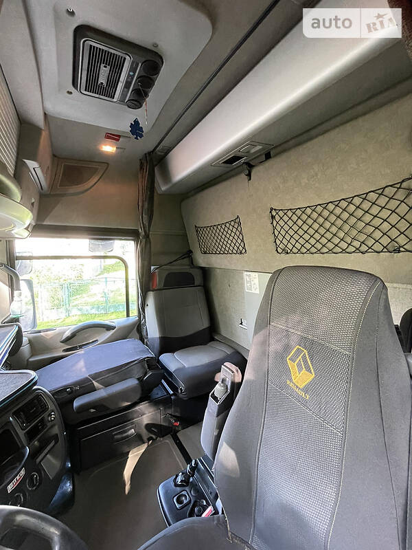 Тягач Renault Magnum 2011 в Мостиске