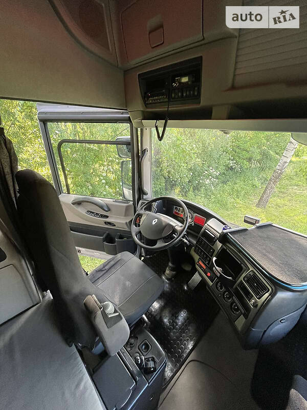 Тягач Renault Magnum 2011 в Мостиске