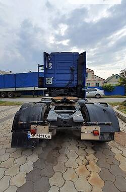 Тягач Renault Magnum 2000 в 