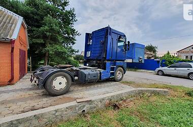 Тягач Renault Magnum 2000 в 