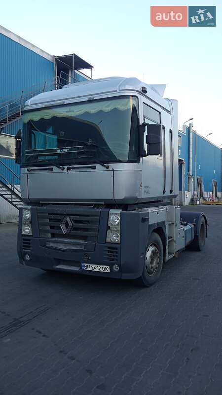 Тягач Renault Magnum 2002 в 