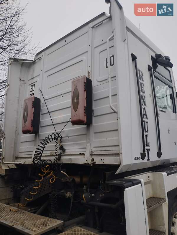 Тягач Renault Magnum 2004 в Лубнах