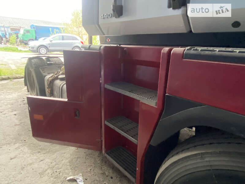 Тягач Renault Magnum 2003 в Кореці