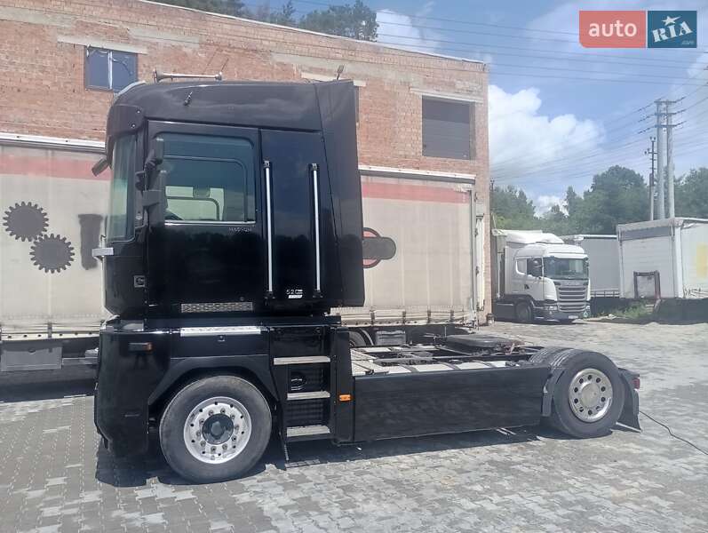 Тягач Renault Magnum 2012 в Львове