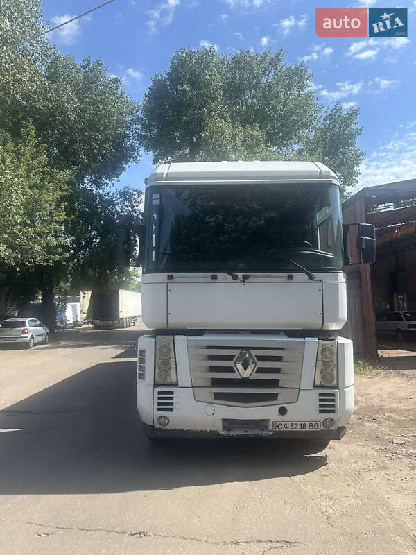 Грузовой фургон Renault Magnum 2003 в Киеве
