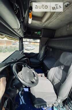 Тягач Renault Magnum 2001 в 
