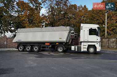 Тягач Renault Magnum 2012 в 