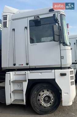 Тягач Renault Magnum 2006 в Києві