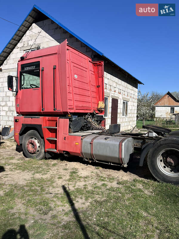 Тягач Renault Magnum 2001 в Коростишеві
