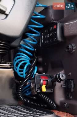 Тягач Renault Magnum 2005 в 