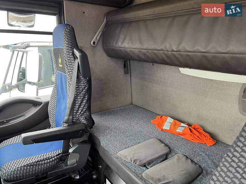Тягач Renault Magnum 2008 в Львове