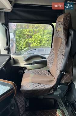 Тягач Renault Magnum 2012 в 