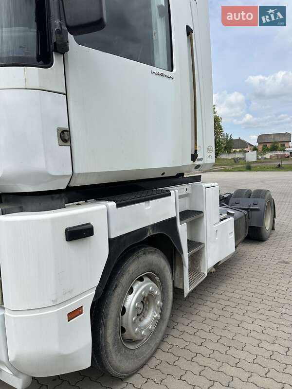 Тягач Renault Magnum 2001 в Львове