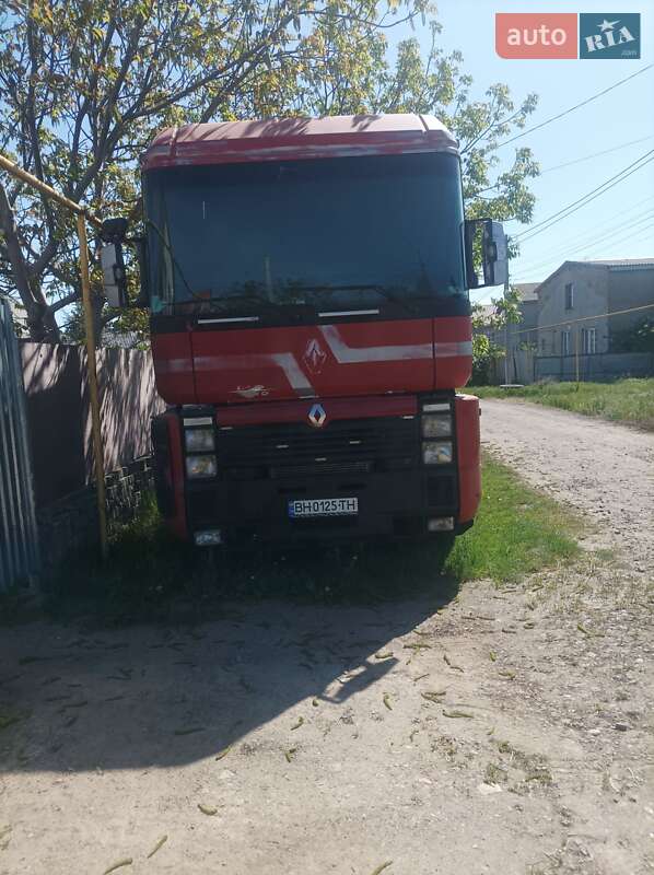 Тягач Renault Magnum 2001 в 