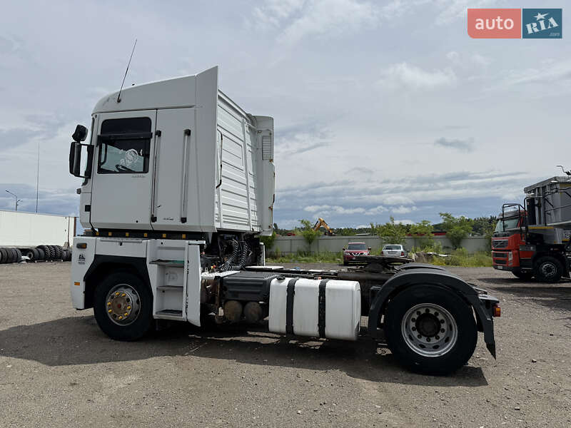 Тягач Renault Magnum 2011 в Киеве