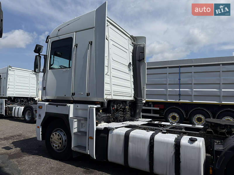 Тягач Renault Magnum 2010 в Киеве