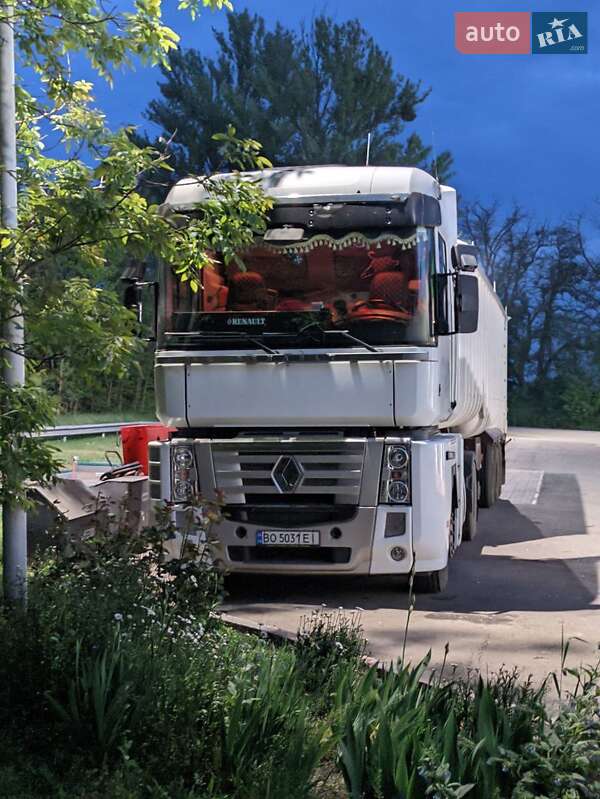 Renault Magnum 2011
