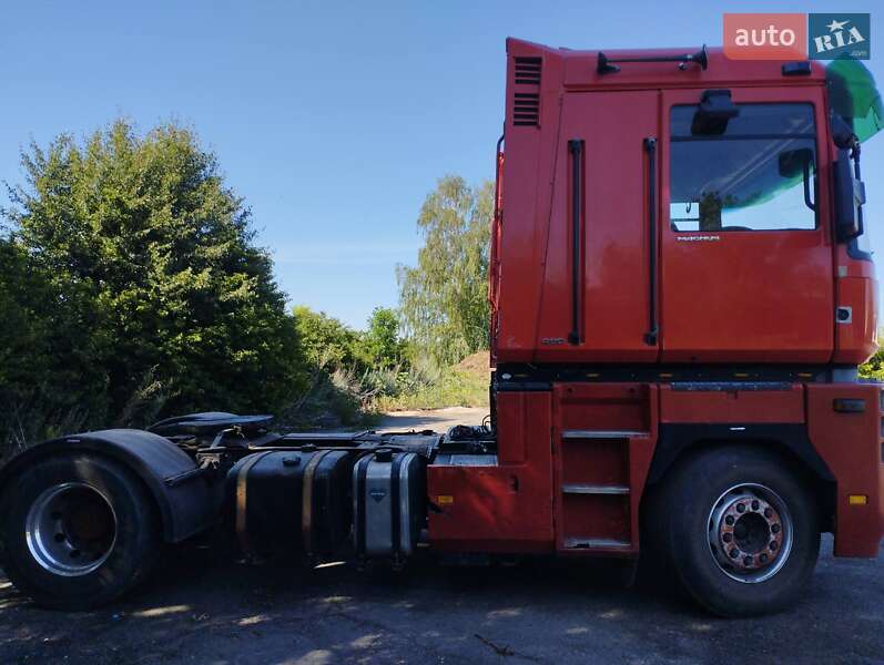 Тягач Renault Magnum 2002 в Семеновке
