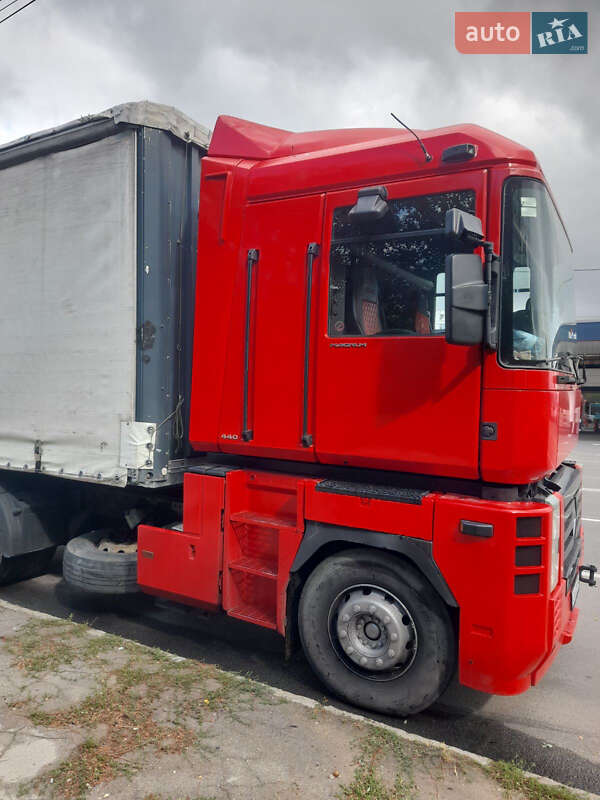 Тягач Renault Magnum 2002 в Дніпрі