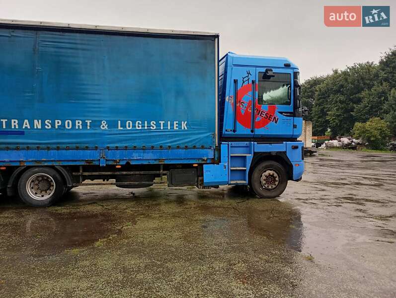 Тентований Renault Magnum 2001 в Кореці