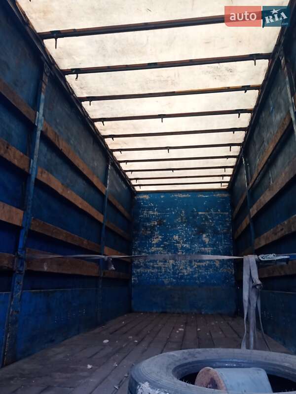 Тентований Renault Magnum 2001 в Кореці