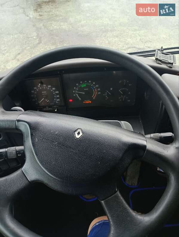 Тентований Renault Magnum 2001 в Кореці