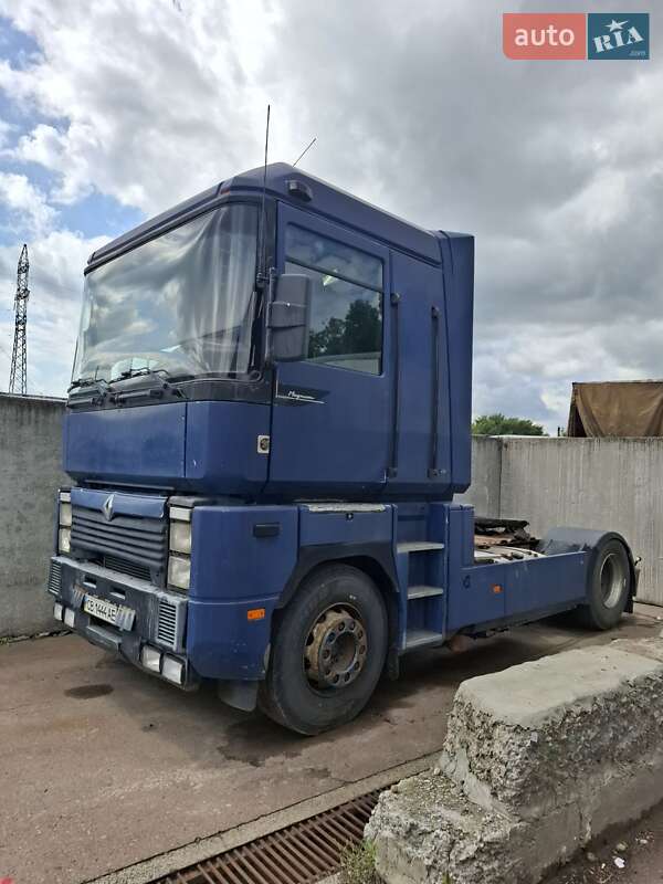 Тягач Renault Magnum 1999 в 