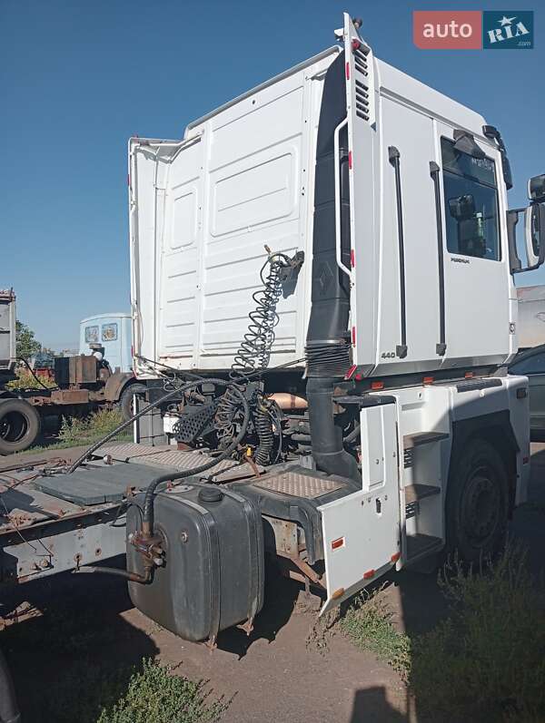 Тягач Renault Magnum 2005 в Кривом Роге