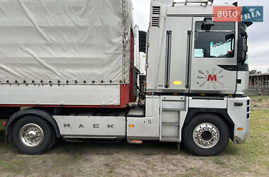 Тягач Renault Magnum 2000 в 