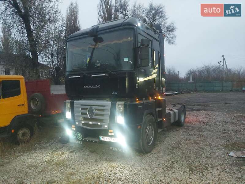 Тягач Renault Magnum 2004 в Новомосковську