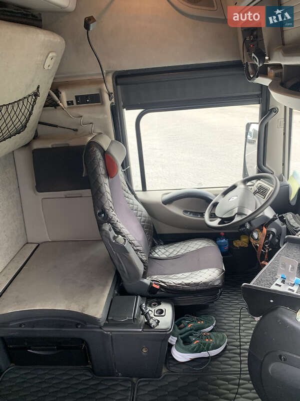 Тягач Renault Magnum 2010 в Чутовому