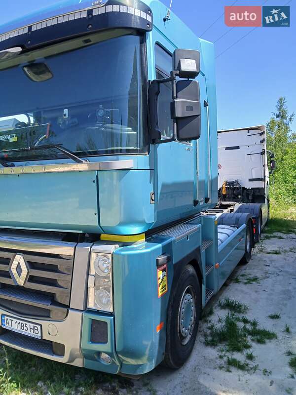 Тягач Renault Magnum 2012 в Вигоді