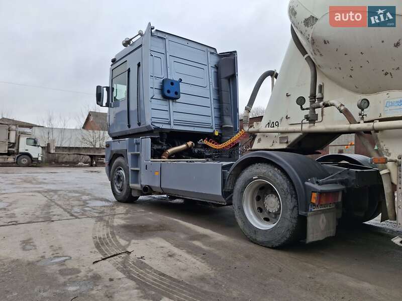 Тягач Renault Magnum 2002 в Кам'янець-Подільському