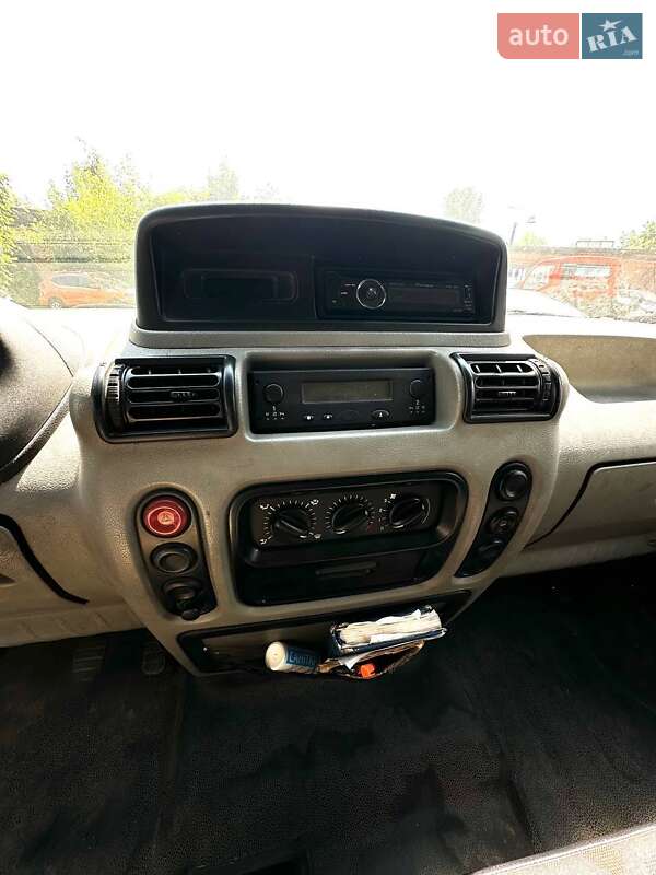 Вантажний фургон Renault Mascott 2002 в Львові