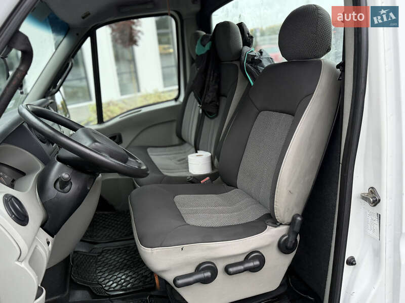 Автовоз Renault Mascott 2004 в Городке