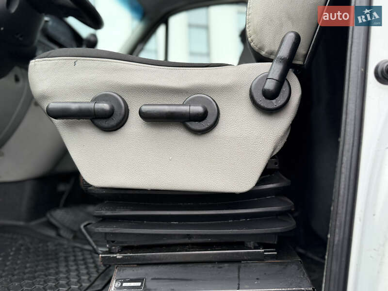 Автовоз Renault Mascott 2004 в Городке