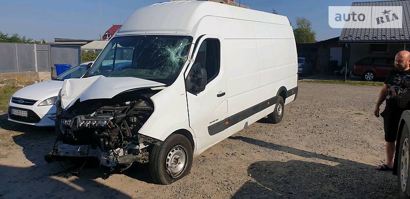 Вантажний фургон Renault Master 2016 в Ужгороді