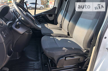 Вантажопасажирський фургон Renault Master 2015 в 