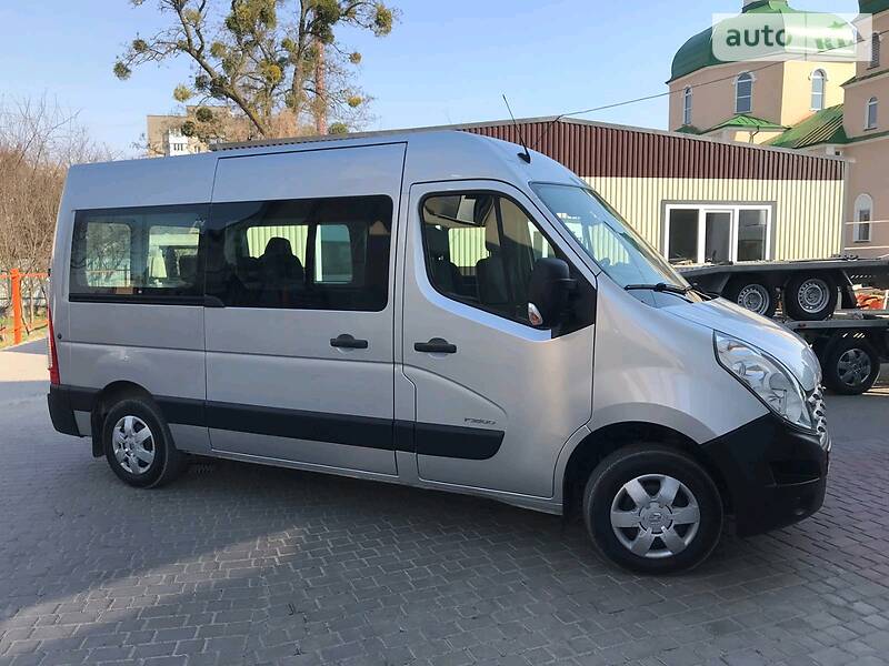 Вантажопасажирський фургон Renault Master 2011 в 
