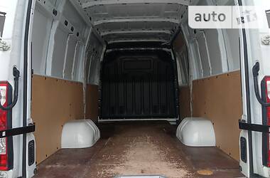 Вантажний фургон Renault Master 2015 в Луцьку